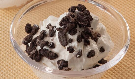 Бананов крем с шоколадови бисквити