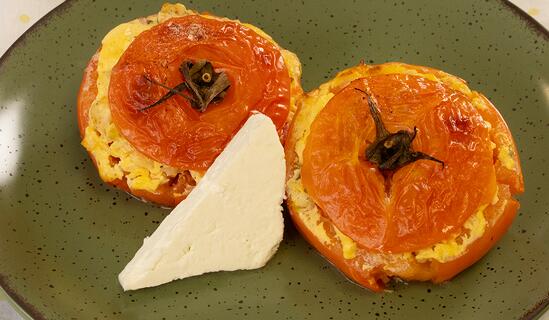 Stuffed tomatoes with chicken | Culinary recipe