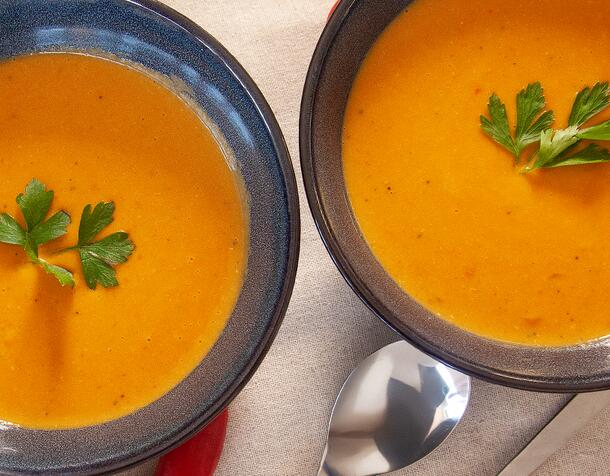 Пикантна крем супа от червена леща