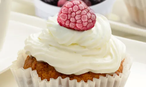 Muffins with Pastry Cream and Fruit