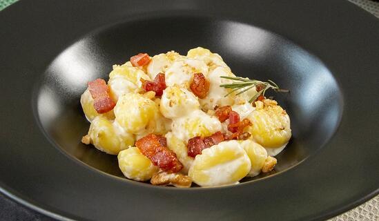 Gnocchi with bacon and Camembert cheese | Cooking recipe