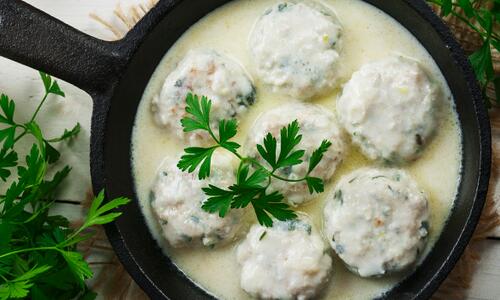 Meatballs in a white sauce