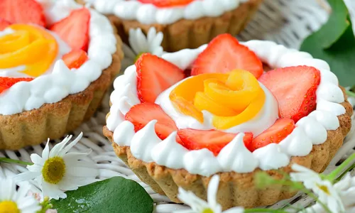 Tartlets with Pastry Cream and Strawberries