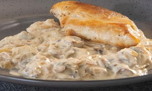 Пуешки пържоли с вино и гъби  